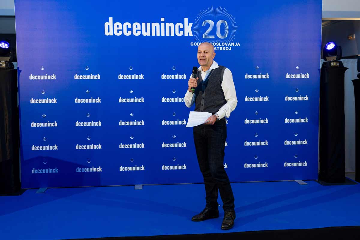 Mirko Anesi drži govor na proslavi povodom 20 godina poslovanja Deceunincka u Hrvatskoj / foto: Deceuninck